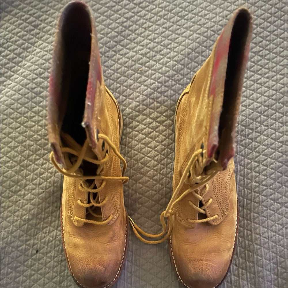 Timberland women’s lace up tan leather ankle boots size 6 NEVER WORN